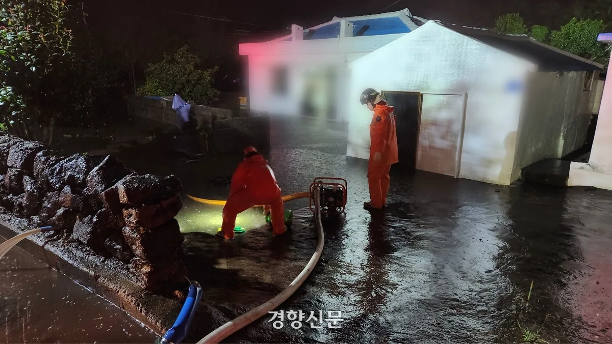 제주 한라산에 300㎜ ·해안에 100㎜ ‘폭우’···열대야는 지속