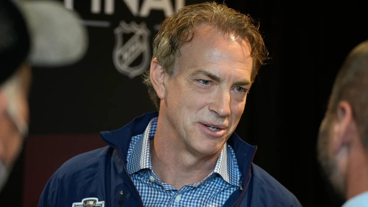 Report: Avalanche’s Joe Sakic to remain full-time general manager