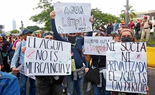 Vinculan a proceso a cuatro detenidos en manifestación por agua limpia en Guadalajara; los acusan de lesiones y resistencia de particulares