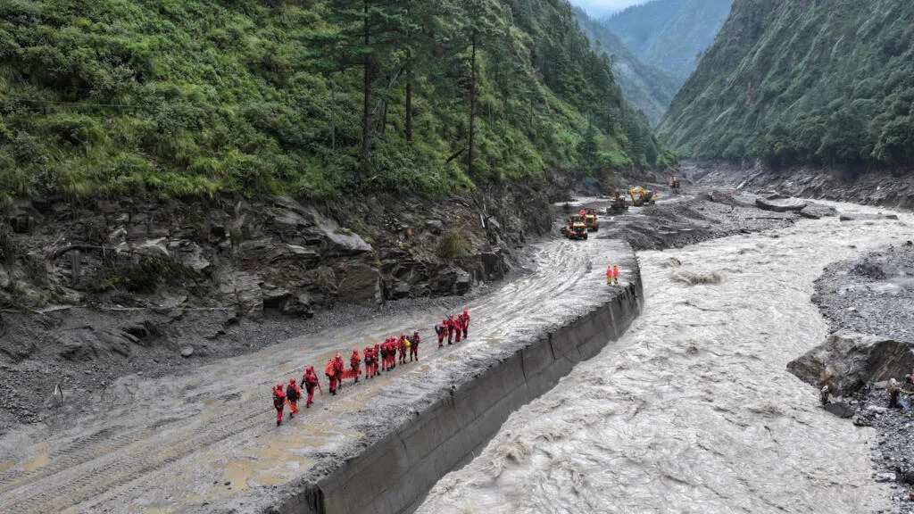 Crue au Népal-Tibet : au moins 600 morts et près de 2 500 personnes disparues