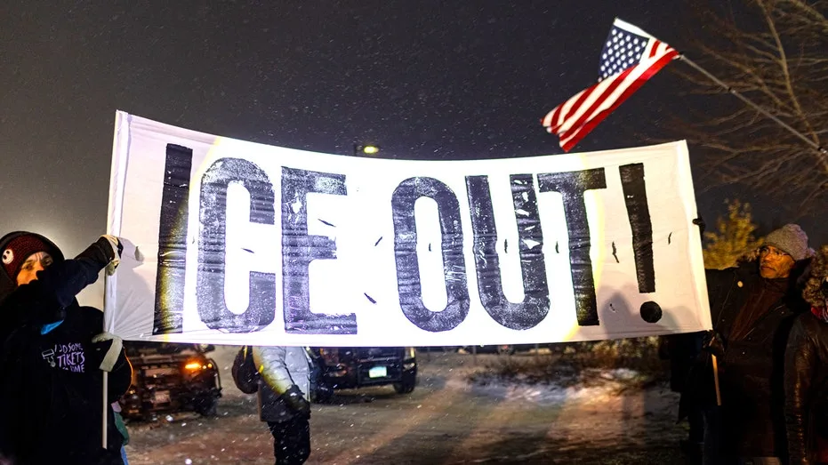Judge clears path for ICE agent accused in Minnesota shooting case to leave Texas jail