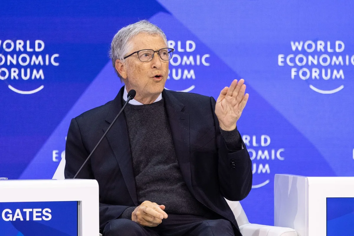 “La IA será el mayor igualador jamás inventado o la peor fuente de injusticia”, advirtió Bill Gates