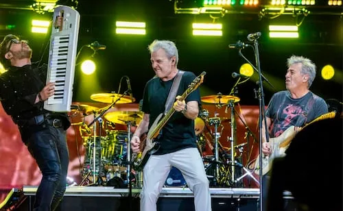 Hombres G llena de nostalgia al Auditorio Nacional; la agrupación celebra 40 años de carrera