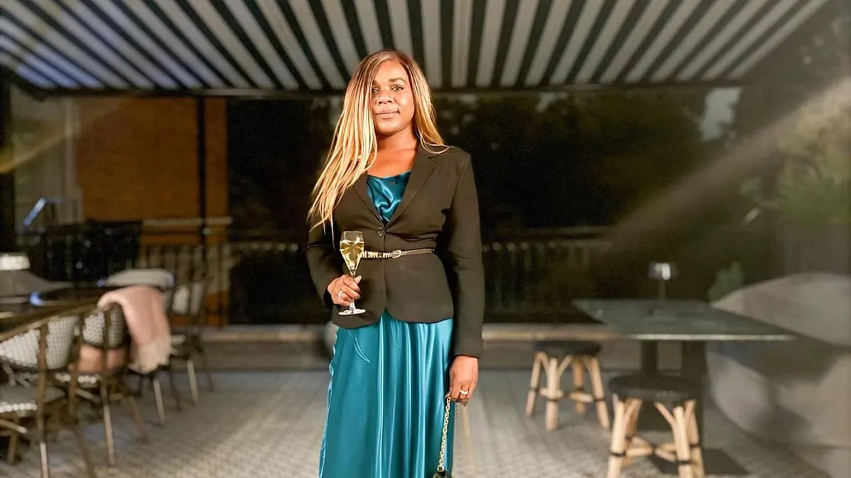 „Sie sind nur Stewardess“ - Star-Architektin (44) rastet in Flugzeug aus