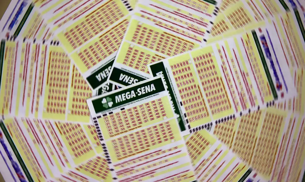 Mega-Sena acumula e vai a R$ 41 milhões; no Paraná, ninguém faz nem a quina