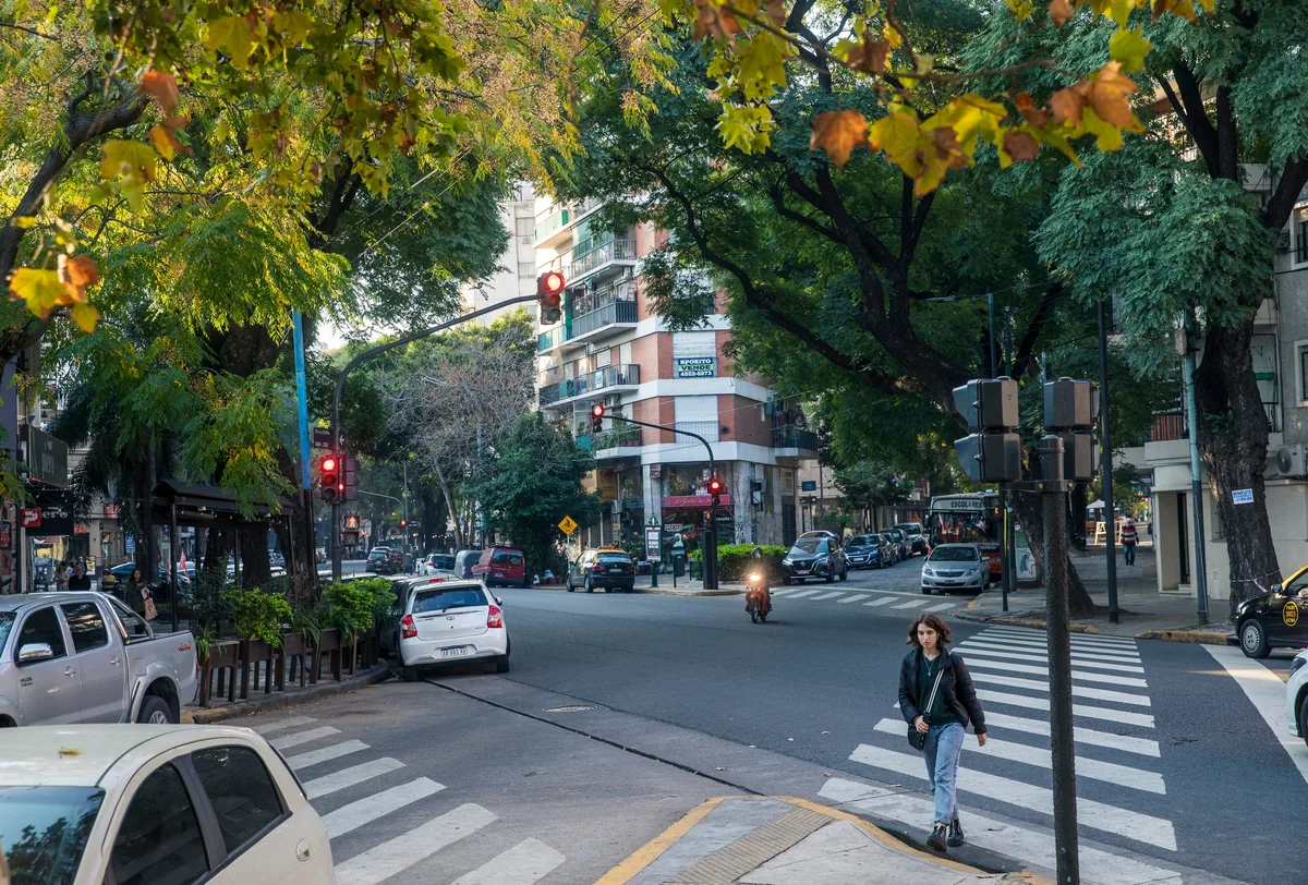 Ni Palermo ni Belgrano: el barrio que está de moda y tiene departamentos más baratos que los top