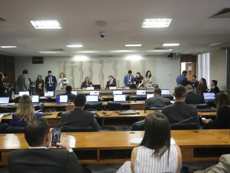 Relatório da MP da taxa das blusinhas é aprovado em comissão mista