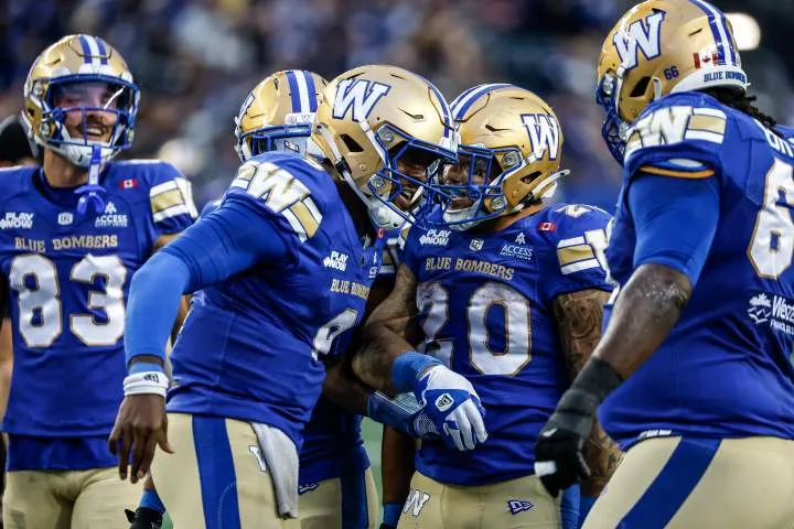 Big night from Oliveira gets Winnipeg Blue Bombers back in win column over winless Redblacks