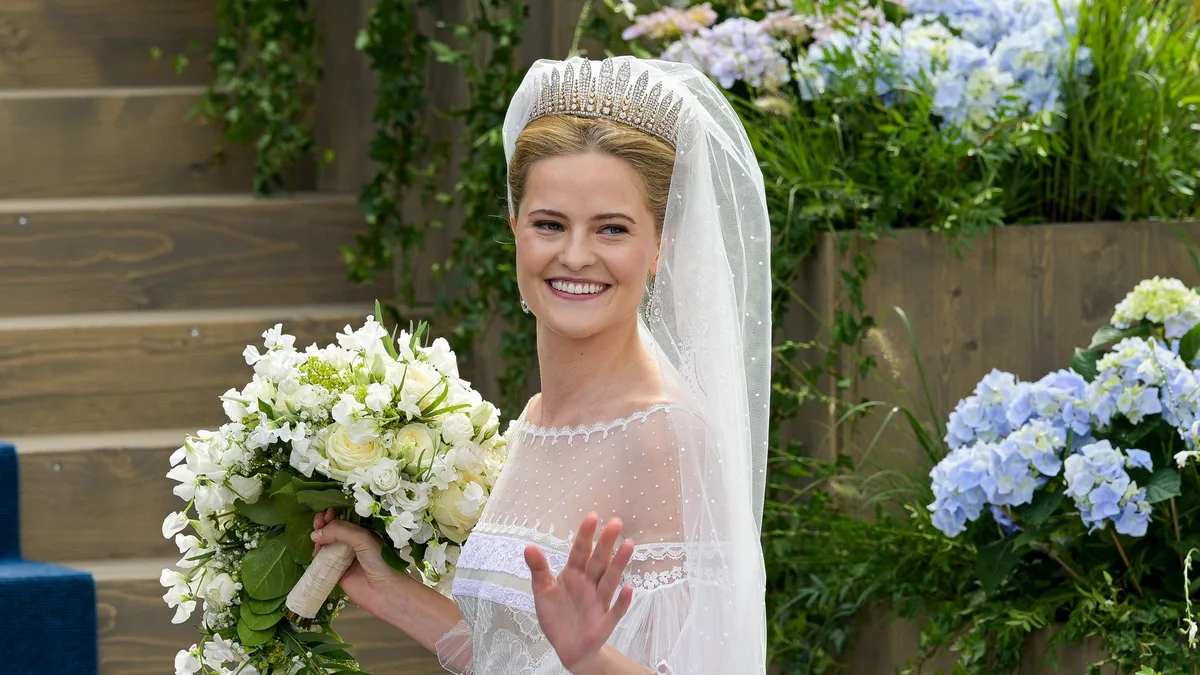 El look de novia de María Carolina de Liechtenstein, un año después: un vestido de encaje cuyo origen es un misterio y una tiara centenaria