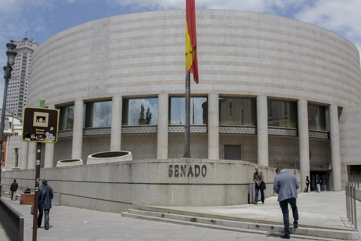 Acuerdo histórico para las elecciones del 29-N en el Senado: PSOE y Frente Amplio se presentarán juntos para tratar de impedir otra mayoría absoluta del PP