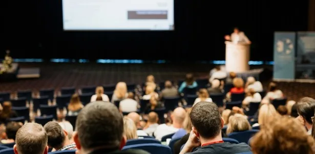 Capes oferece apoio financeiro a eventos programados para 2027 no Brasil