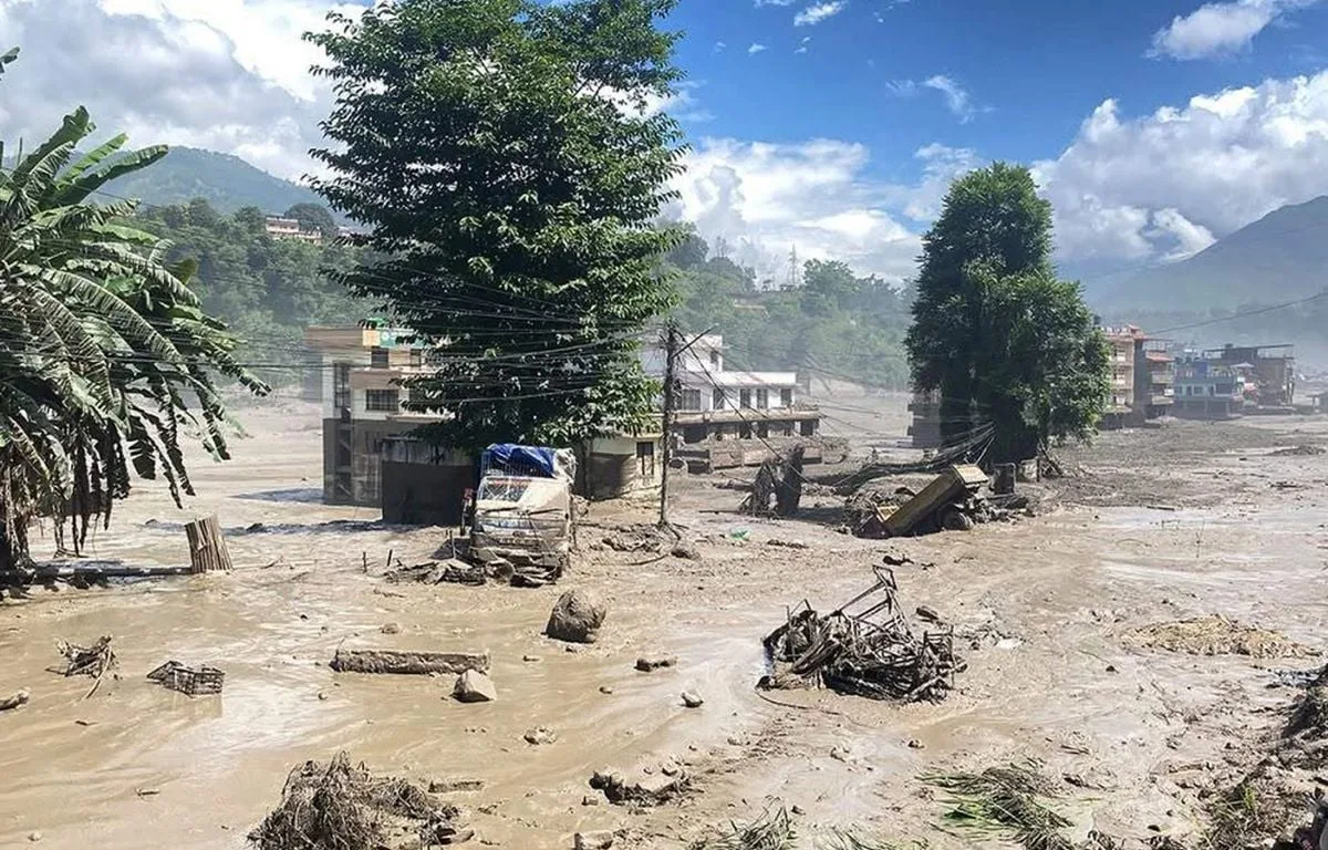 Népal : Au moins 19 morts et 384 touristes portés disparus dans des inondations massives