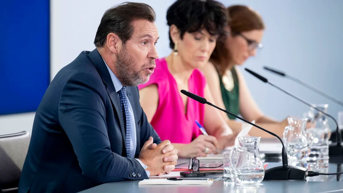 El Gobierno se contradice sobre la visita del Rey a Ceuta: Saiz defiende que decide Zarzuela y Puente que depende del Ejecutivo