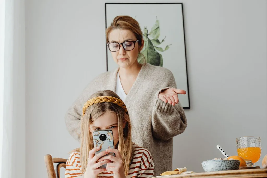 Secretaría de Salud: “en vacaciones aumenta el tiempo que los niños pasan con el celular”, estas son las cinco recomendaciones para los padres