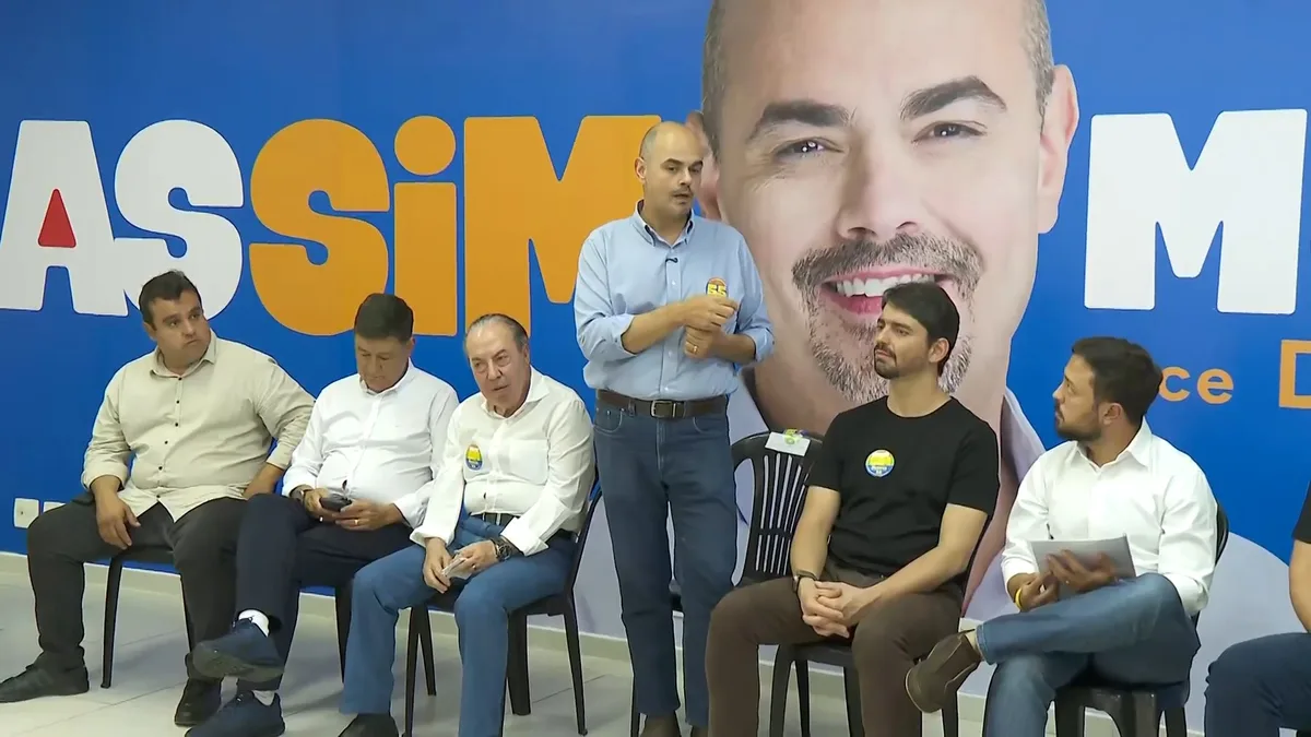 Mateus Simões defende ampliar UBSs e ações de reforço escolar em Minas