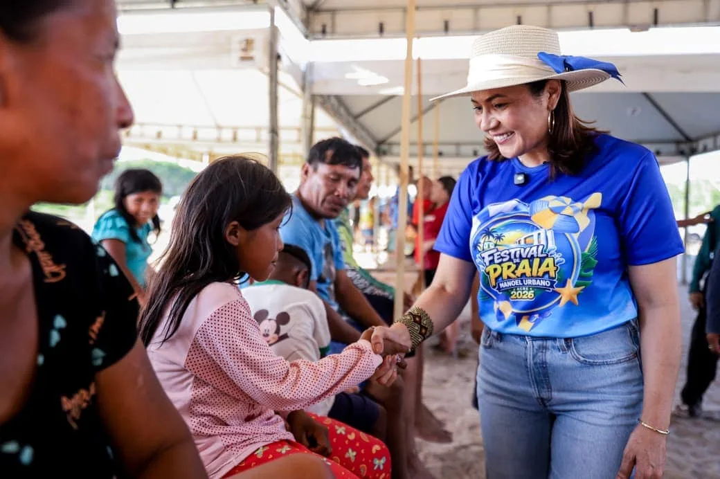 Mailza prestigia abertura do Festival de Praia em Manoel Urbano e destaca apoio ao turismo e à economia local