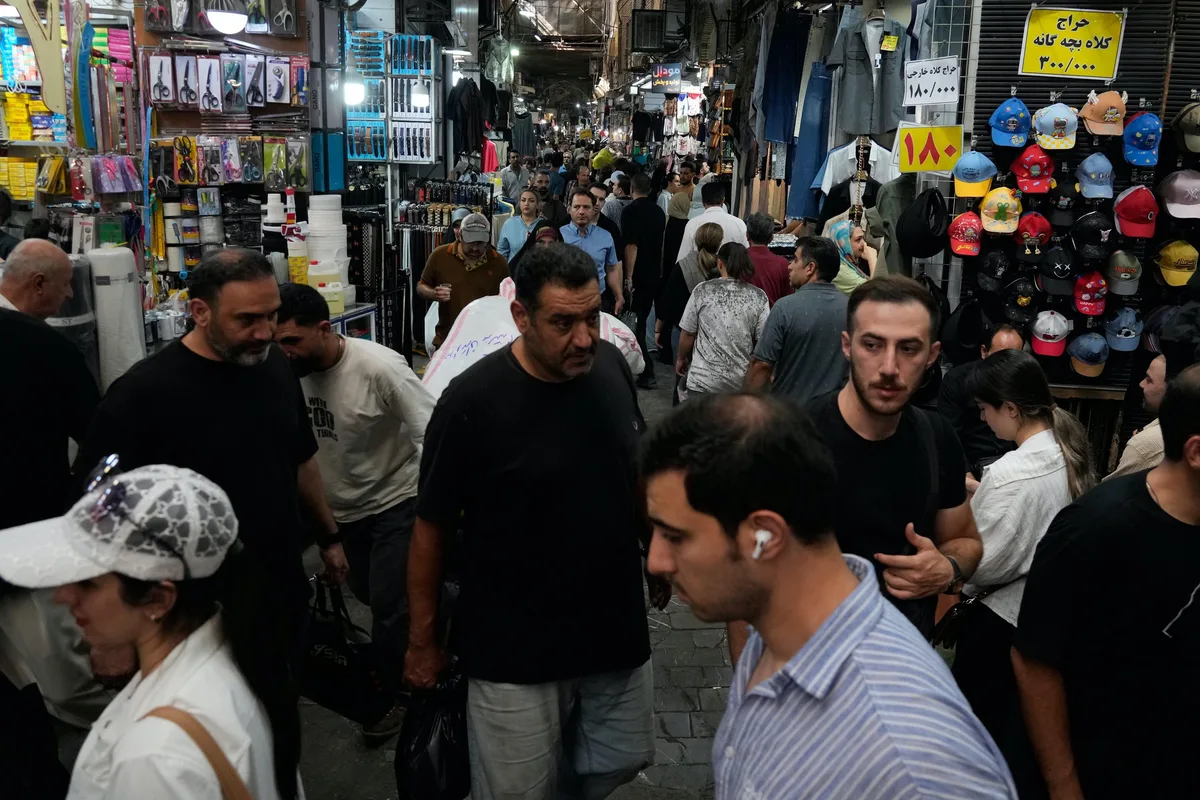 En momentos en que las familias iraníes sufren para pagar lo básico, EU intensifica la guerra económica