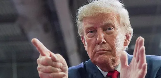 Trump suspende sanções à Rússia após acordo para comprar diesel