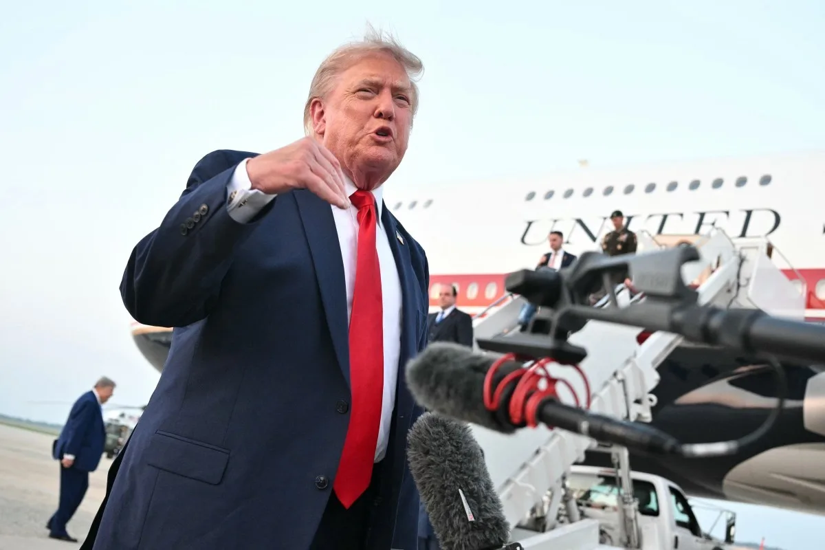 Trump chama críticos da IA de ‘forças negativas’ e defende corrida tecnológica