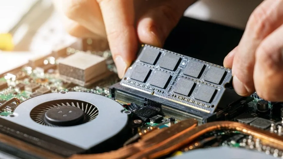 Kunde schickt Laptop mit 64 GB RAM zur Reparatur – und bekommt nur die Hälfte wieder