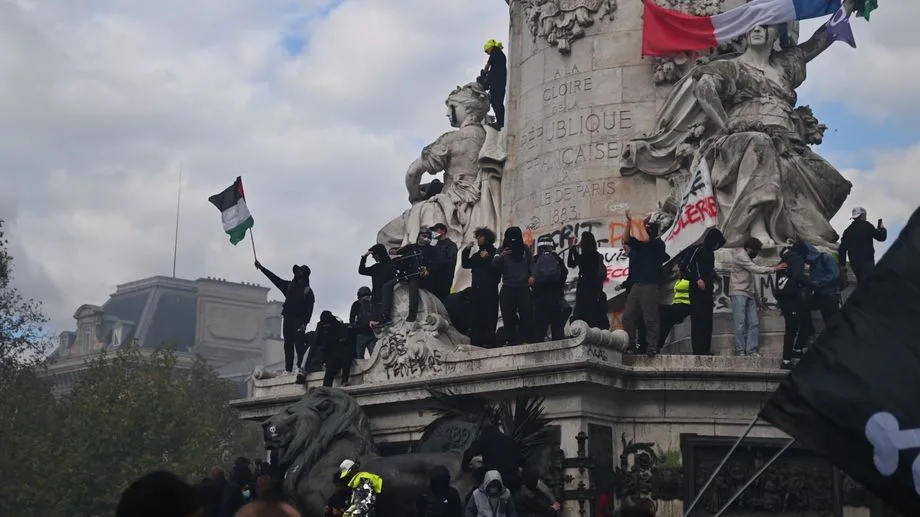 Mobilisation du 17 octobre : des tensions place de la République à Paris, "plusieurs cortèges sauvages"
