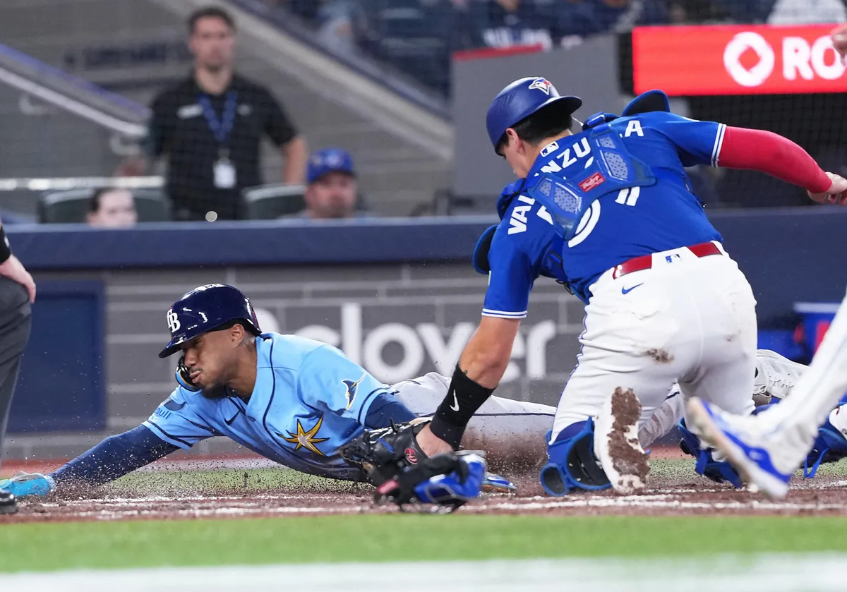 Brandon Valenzuela, jugador mexicano de los Toronto Blue Jays, es nominado al Guante de Oro 2026 de la MLB