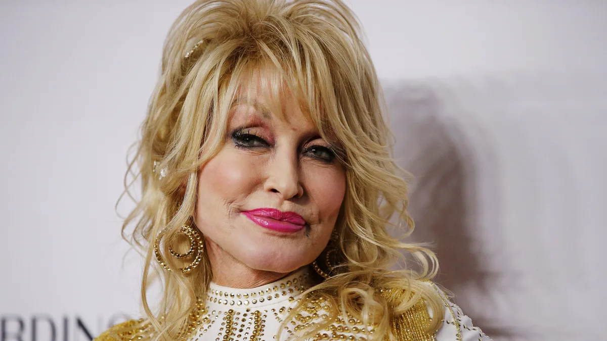Trump Refuses to Let Dolly Parton Rest in Peace