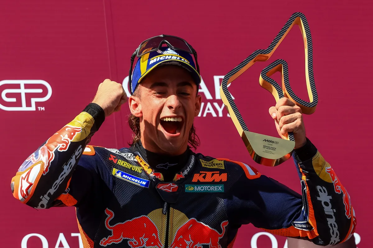 KTM premia a Acosta
