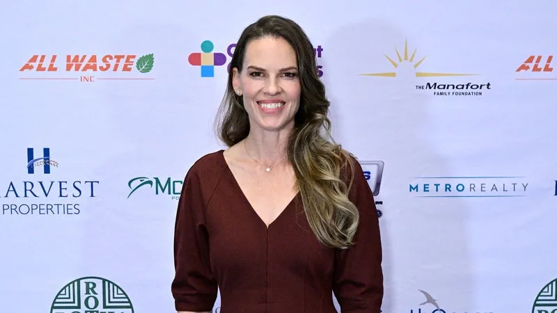 "Mon prochain projet sortira en décembre": l'actrice Hillary Swank annonce être enceinte à 52 ans