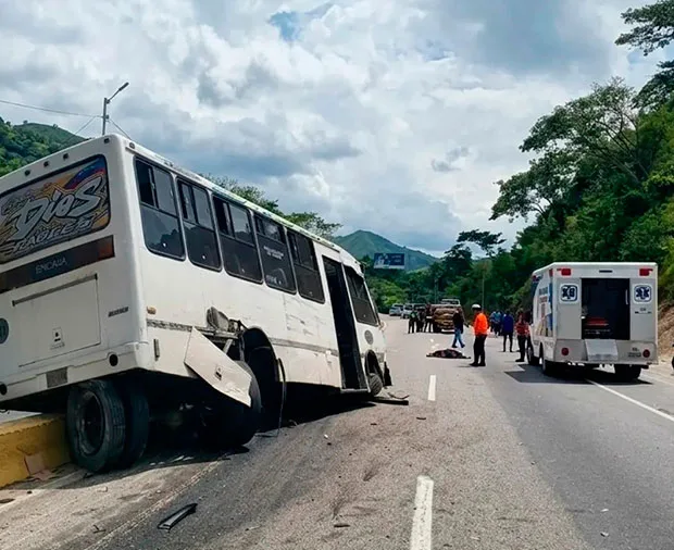 Una docente fallecida y ocho estudiantes lesionados tras accidente en la ARC