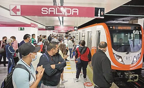 Denuncian a conductora del Metro por dar acceso a una persona ajena a la cabina; es suspendida mientras investigan
