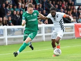 Football - N2. « Il faut prendre des points à domicile » :Emmanuel Amanakow fait son retour au Pérenno avec le Vannes OC