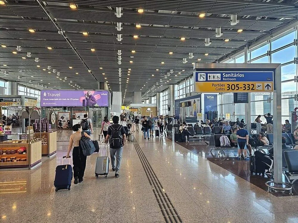 Passageira passa vergonha em revista de aeroporto e Justiça garante indenização