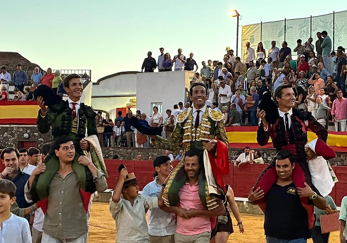 Urdiales, De Miranda y Zulueta, a hombros en una gran tarde de toros en Cortegana