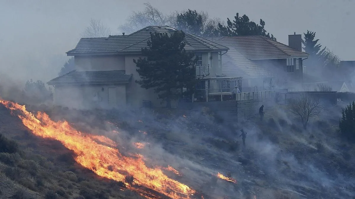 Tens of thousands ordered to evacuate in Nevada