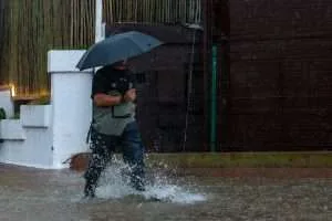 Reportan un muerto y lluvias torrenciales en España por la dana Adam