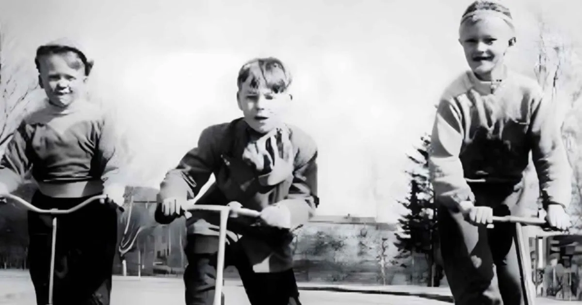 La psicología dice que durante las décadas de 1970 y 1980, muchos chicos pasaban varias horas solos después de la escuela. Las investigaciones explican cómo la independencia temprana puede influir en el desarrollo emocional y por qué el apoyo familiar sigue siendo fundamental