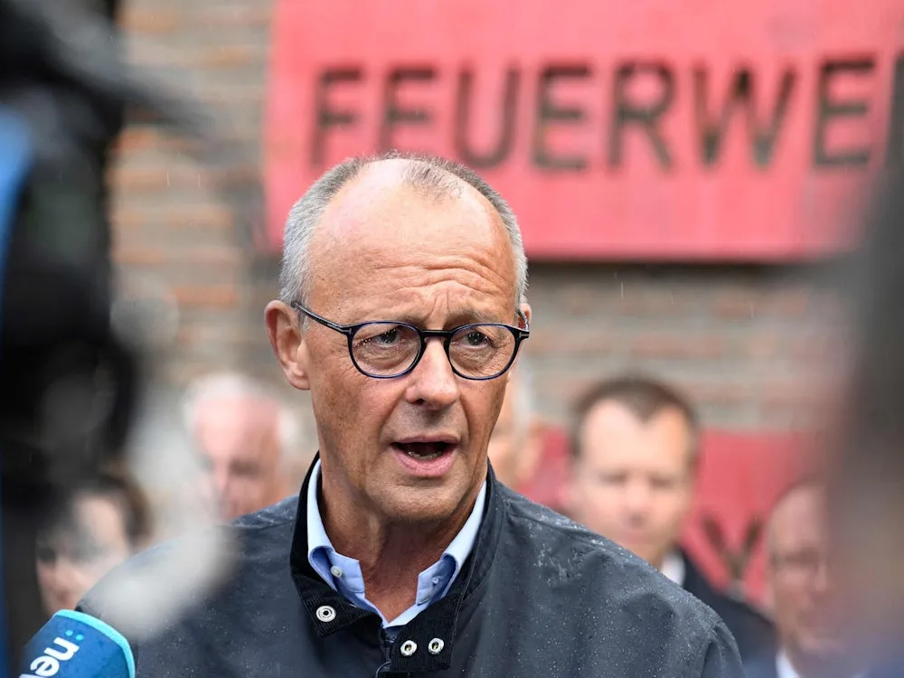 Bundespolitik: Merz besucht Waldbrandgebiet in Eifel