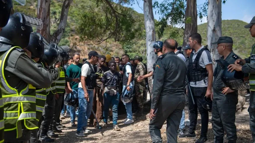 POLÉMICA EN MARRUECOS: Autoridades expulsaron a los periodistas españoles que cubrían situación en la frontera con Ceuta