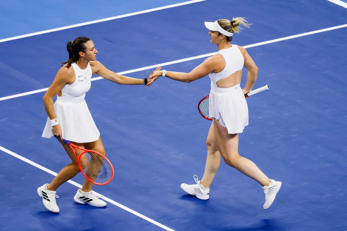 Stefani joga às 4h em busca da 7ª final do ano, Iga e Maja duelam às 7h30