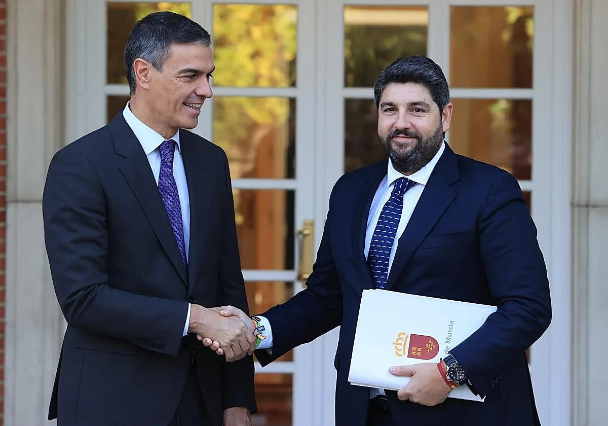 López Miras exige a Sánchez un refuerzo de Guardia Civil y medios ante la llegada de lanchas con inmigrantes a la costa de Murcia