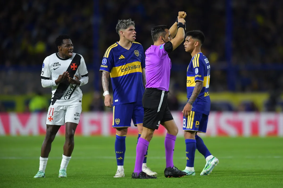Andrés Gómez, do Vasco, se desculpa após expulsão contra o Boca Juniors