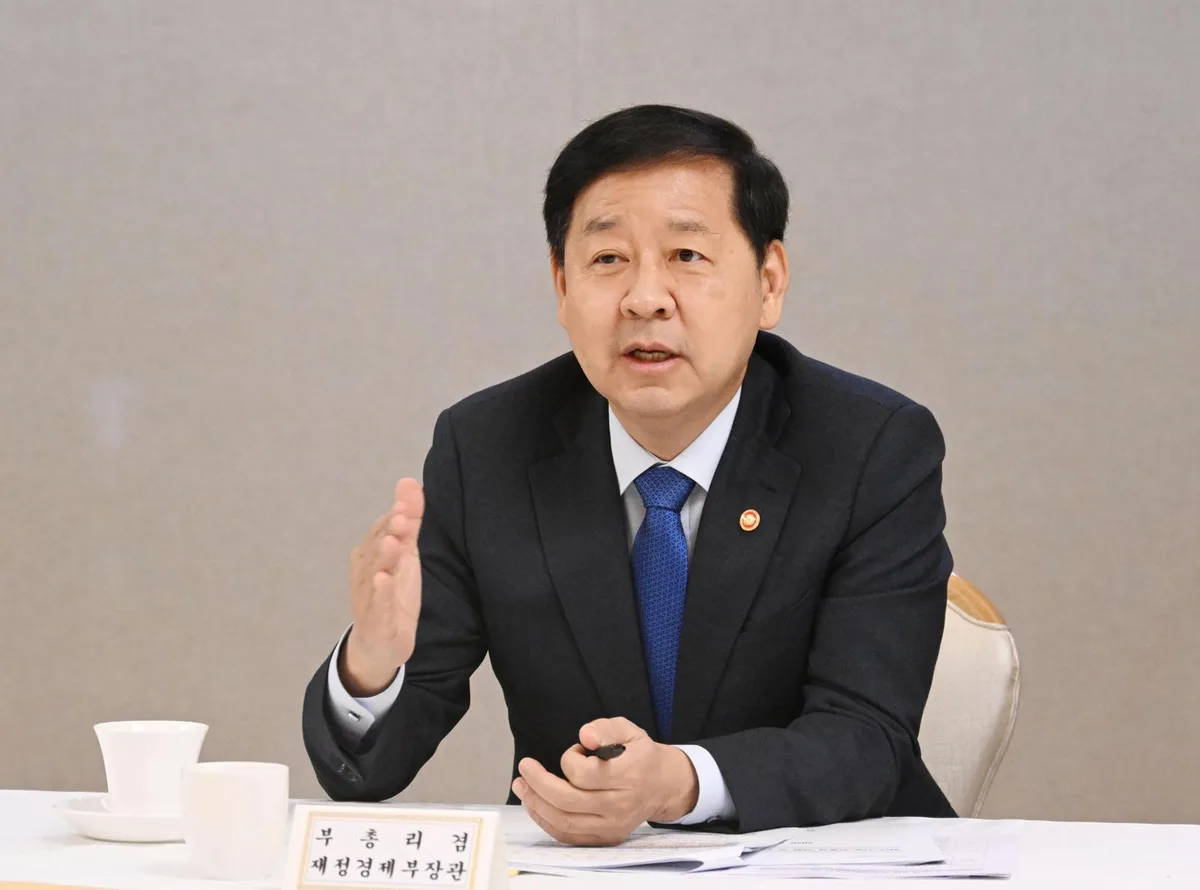 구윤철 “추석 연휴 고속도로 기름값 L당 100원 인하”
