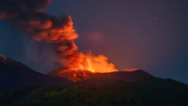 Il se trouvait dans une zone interdite du volcan: un touriste américain meurt frappé par la foudre sur l'Etna