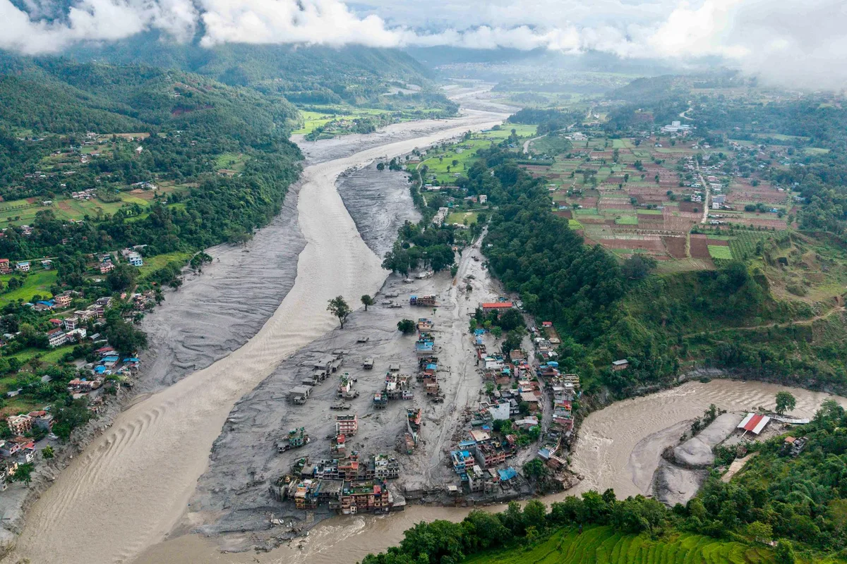 Au Népal, les secours sous la menace de nouvelles coulées de boue alors que le bilan s’alourdit