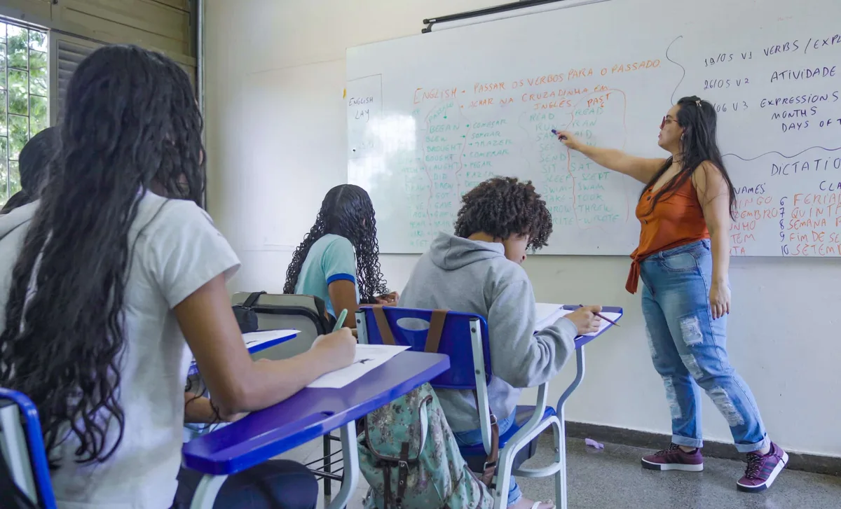 15 anos de inclusão: como funciona a educação bilíngue para surdos em SP