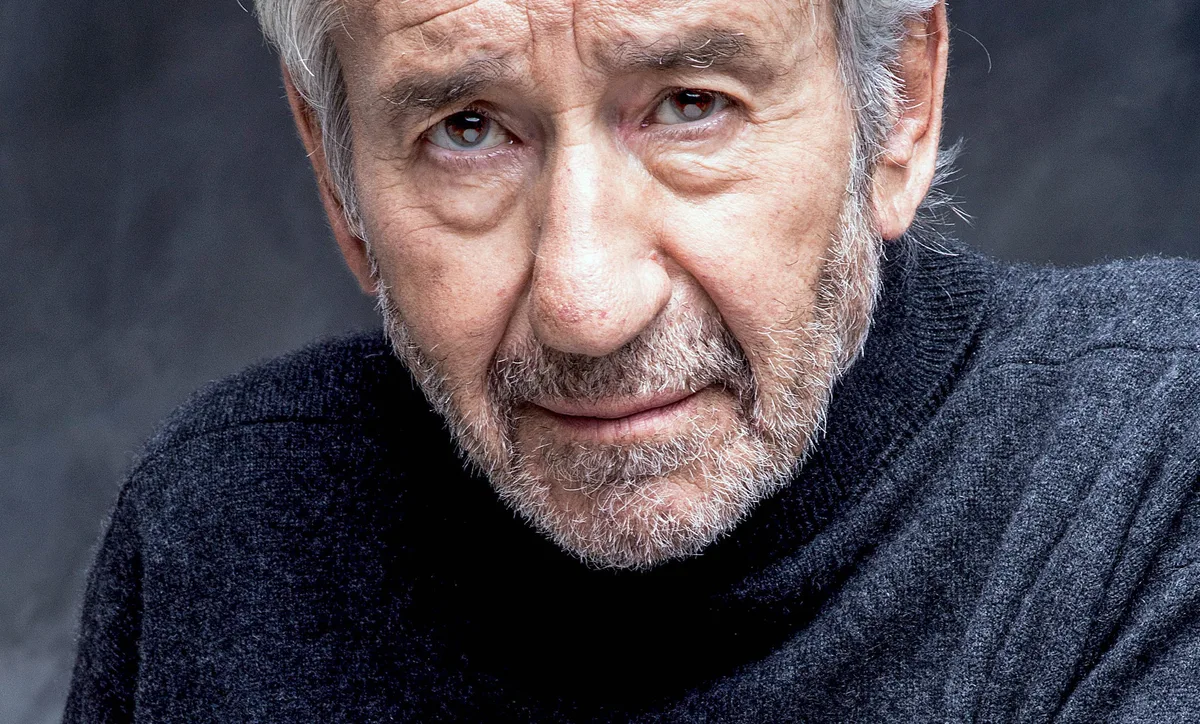 El actor José Sacristán, sobre su infancia en España en los años 40: "Me ponía las plumas de las gallinas para hacerle creer a mi abuela que era un comanche"