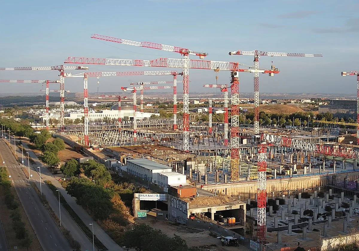 La Ciudad de la Justicia comienza a alzarse en Valdebebas tras mover 1,5 millones de toneladas de tierra