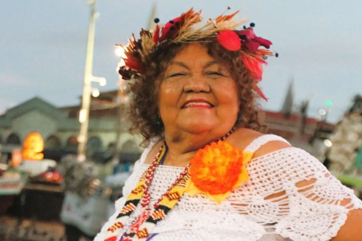 Dona Onete, de 87 anos, é internada para tratar infecção