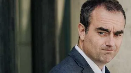 "Il n'a pas bien géré la crise" : après les incendies en Gironde, Sébastien Lecornu sur place pour lancer sa mission "reconstruction" et répondre aux critiques